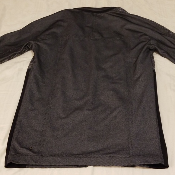 Lululemon Coat 🖤 - Picture 4 of 8